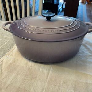 Le Creuset 8qt Oval Dutch Oven in Provence